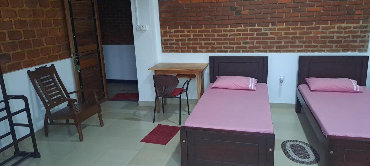 Madu River Edge Hotel Balapitiya Exterior photo